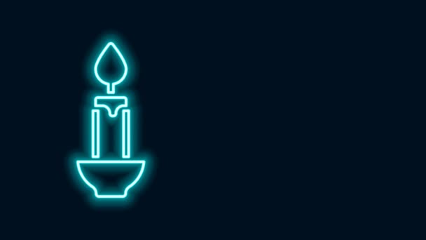 Świecąca neonowa linia Płonąca ikona świecy odizolowana na czarnym tle. Cylindryczna świeczka z płonącym płomieniem. 4K Animacja graficzna ruchu wideo — Wideo stockowe