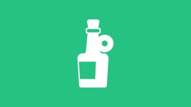 Beyaz Alkol içeceği yeşil arka planda izole edilmiş rom şişesi ikonu. 4K Video hareketli grafik canlandırması