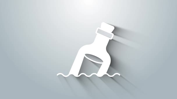 화이트 글라스 병에는 회색 배경에 고립된 물의 아이콘으로 된 메시지가 담겨 있었습니다. 병에 편지를 써. 해적의 상징. 4K 비디오 모션 그래픽 애니메이션 — 비디오