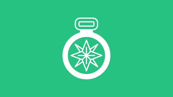 Fehér iránytű ikon elszigetelt zöld alapon. Windrose navigációs szimbólum. Szélrózsa jel. 4K Videó mozgás grafikus animáció — Stock videók