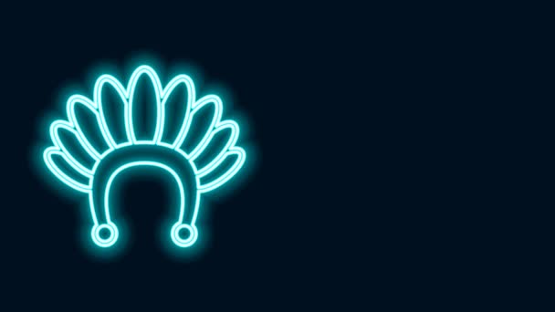 Lumineux néon ligne indienne coiffure avec des plumes icône isolé sur fond noir. Coiffure traditionnelle amérindienne. Animation graphique de mouvement vidéo 4K — Video