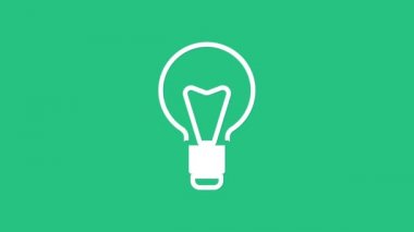 Fikir ikonu kavramına sahip beyaz ampul yeşil arkaplanda izole edilmiş. Enerji ve fikir sembolü. İlham konsepti. 4K Video hareketli grafik canlandırması