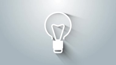 Gri arkaplanda fikir ikonu kavramına sahip beyaz ampul. Enerji ve fikir sembolü. İlham konsepti. 4K Video hareketli grafik canlandırması