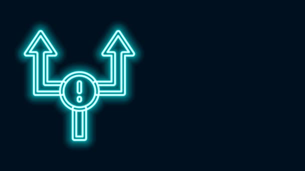 Иконка со стрелкой светящегося неона выделена на черном фоне. Символ Направление Стрелы. Навигационный указатель. Видеографическая анимация 4K — стоковое видео