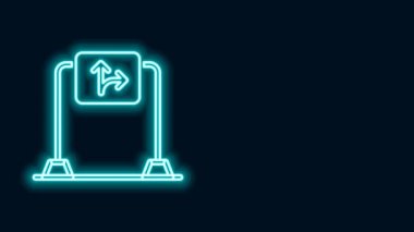 Parlayan neon hat trafik levhası. Siyah arkaplanda sinyal simgesi izole edildi. İşaretçi sembolü. İzole sokak bilgi levhası. Yön tabelası. 4K Video hareketli grafik canlandırması