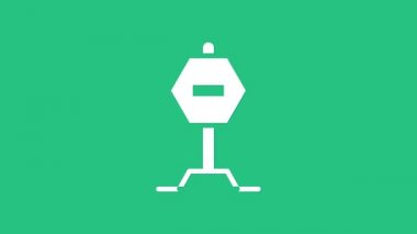 Beyaz Durak simgesi yeşil arkaplanda izole edildi. Trafik yönetmeliklerine göre dur işareti. 4K Video hareketli grafik canlandırması