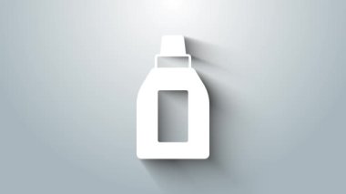 Çamaşır deterjanı, çamaşır suyu, bulaşık deterjanı ya da gri arka planda izole edilmiş başka bir temizlik malzemesi için beyaz plastik şişe. 4K Video hareketli grafik canlandırması