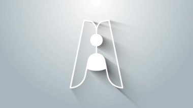 Gri arkaplanda beyaz eski ahşap iğne simgesi var. Elbise askısı. 4K Video hareketli grafik canlandırması