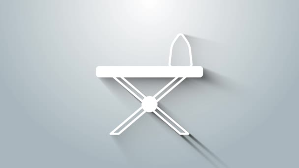 Icono de plancha y tabla de planchar eléctrico blanco aislado sobre fondo gris. Plancha de vapor. Animación gráfica de vídeo 4K — Vídeos de Stock