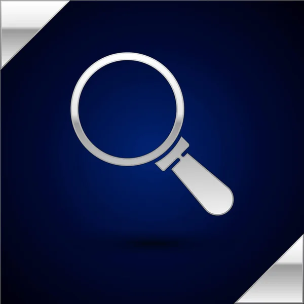 Zilver Vergrootglas pictogram geïsoleerd op donkerblauwe achtergrond. Zoek, focus, zoom, zakelijk symbool. Vector — Stockvector