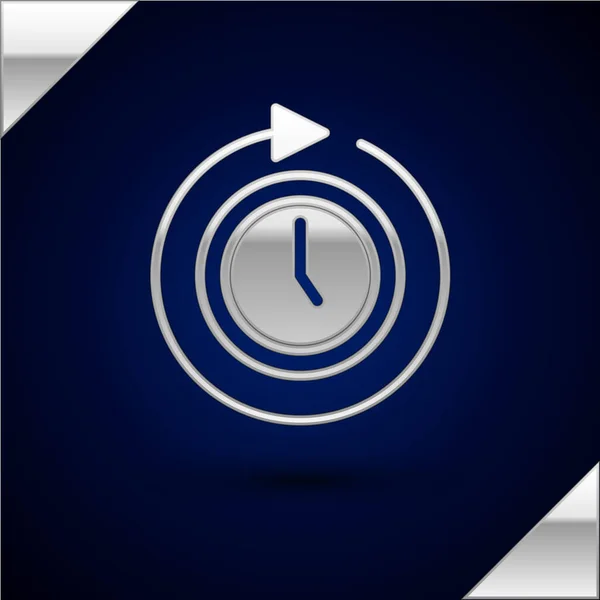 Horloge argentée avec icône flèche isolée sur fond bleu foncé. Symbole temporel. Icône de rotation dans le sens horaire flèche et le temps. Vecteur — Image vectorielle