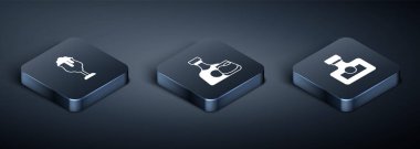 Isometric Bardak bira, Alkol, rom, viski şişesi ve cam ikonu hazırla. Vektör