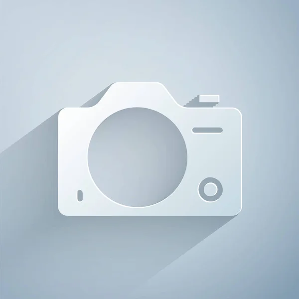 剪纸照相相机图标孤立在灰色背景 脚踏相机 数字摄影 造纸艺术风格 — 图库矢量图片