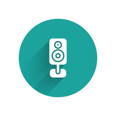 Beyaz Stereo hoparlör ikonu uzun gölgeli izole edildi. Ses sistemi hoparlörleri. Müzik ikonu. Müzikal sütun hoparlörü. Yeşil daire düğmesi. Vektör.