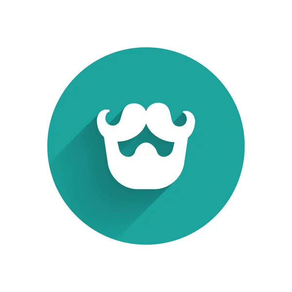 Moustache blanche et icône de la barbe isolées avec un fond d'ombre longue. Symbole du coiffeur. Coiffure faciale. Bouton rond vert. Vecteur — Image vectorielle