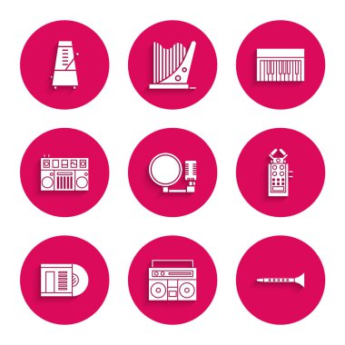 Mikrofonu ayarla, iki hoparlörlü ev teybi, klarnet, vinil disk, müzik çalmak ve karıştırmak için DJ kumandası, müzik sentezleyicisi ve Metronome sarkacı ikonu. Vektör