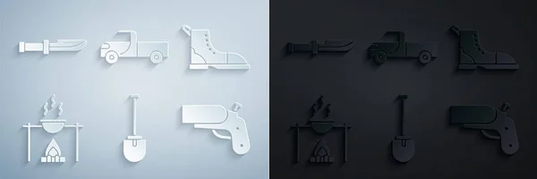 Set Schaufel, Wanderstiefel, Lagerfeuer und Topf, Flare gun pistole, Pickup truck und camping knife icon. Vektor — Stockvektor