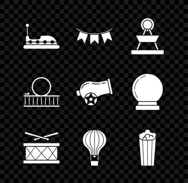 Çarpışan araba, bayraklı karnaval çelengi, atlıkarınca, davul bagetleri, sıcak hava balonu, karton kutuda patlamış mısır, lunapark treni ve top ikonu. Vektör