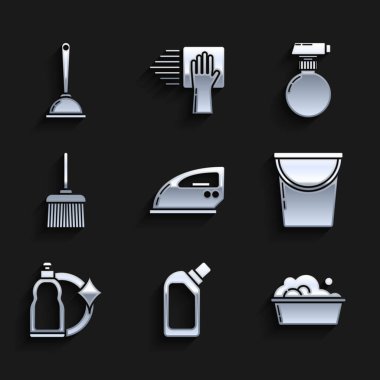 Elektrik demiri, sıvı bulaşık deterjanı için plastik şişeler, sabun köpüklü leğen, kova, süpürge ve tuvalet pompası ikonu. Vektör