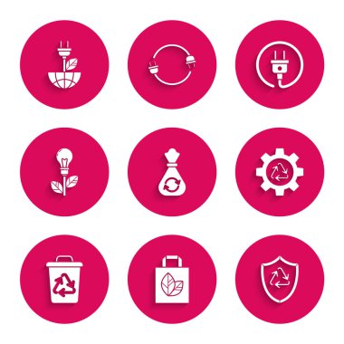 Çöp torbasını geri dönüşüm, kağıt alışverişi, kalkanın içindeki geri dönüşüm sembolü ve vites, çöp kutusu, ampul yaprağı, elektrik prizi ve tasarruf simgesi ile ayarla. Vektör