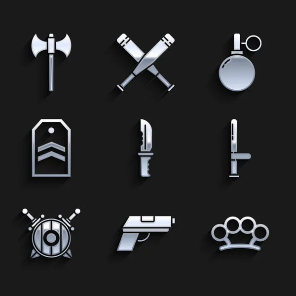 Set Couteau militaire, Pistolet ou pistolet, Brass knuckles, Bâton en caoutchouc de police, Bouclier en bois avec épées croisées, Chevron, Grenade à main et icône de hache médiévale. Vecteur — Image vectorielle