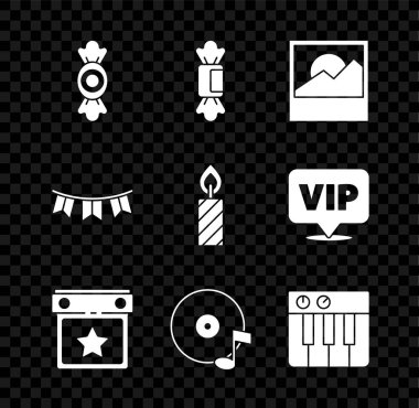 Set Candy, Photo, Takvim Partisi, Vinil Disk, Müzik Sentezleyicisi, Bayraklı Karnaval Çelengi ve Doğum Günü Pasta Mumları ikonu. Vektör