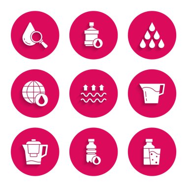 Su ve buharlaşma dalgalarını ayarla, şişe, cam, sürahi, su filtresi, Dünya gezegeni damla damla, ve büyüteç bırak. Vektör