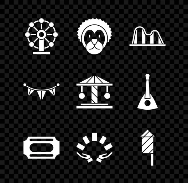 Set reuzenrad, wilde leeuw, achtbaan, Circus ticket, hand holding speelkaarten, vuurwerk raket, carnaval slinger met vlaggen en attractie carrousel pictogram. Vector — Stockvector