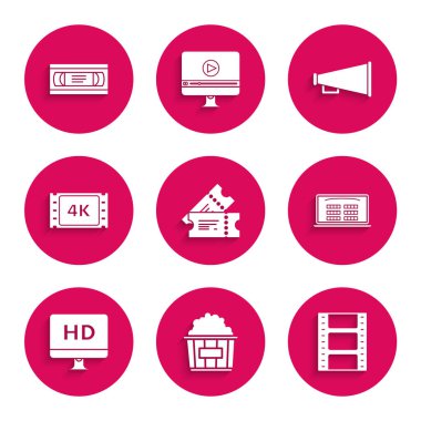 Sinema bileti, patlamış mısır karton kutu, Play Video, çevrimiçi sinema, HD video teknolojili bilgisayar PC monitörü, 4k film, bant, çerçeve, Megaphone ve VHS kaset simgesi. Vektör