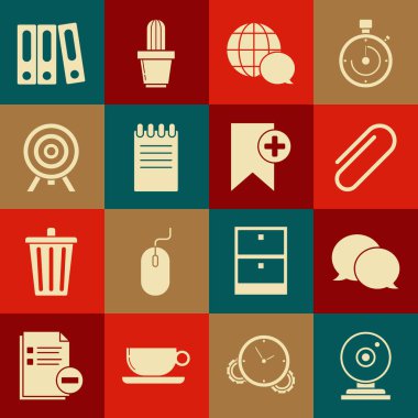 Web kamerası, konuşma balonu sohbeti, ataç, konuşmadan yapılmış dünya haritası, Not Defteri, Hedef, evrak ve belge içeren ofis klasörleri ve Yer imi simgesi. Vektör