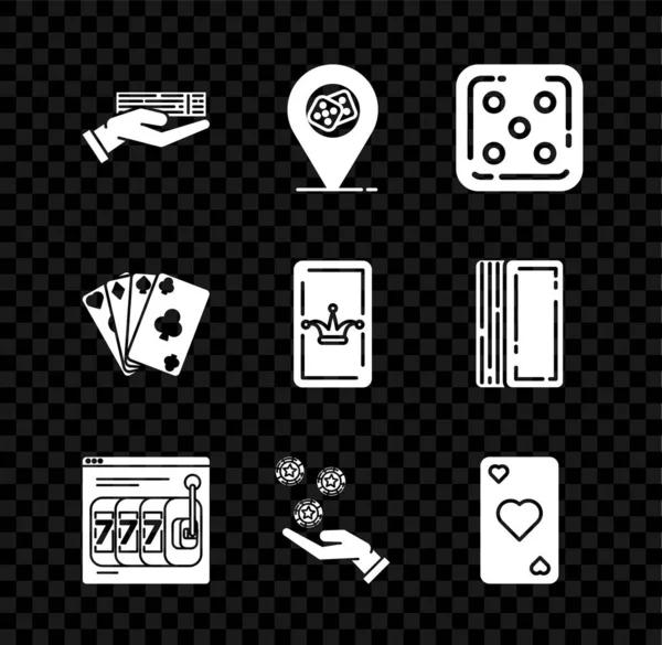 Set Hand holding dek van speelkaarten, Casino locatie, Spel dobbelstenen, Online gokautomaat met gelukkige zevens jackpot, casino chips, Spelen hart symbool, en Joker pictogram. Vector — Stockvector