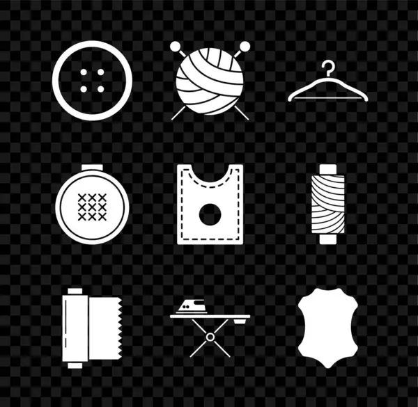 Set Syknapp för kläder, Hanger garderob, Textil tyg rulle, Elektriskt järn och strykbräda, Läder, Rund justerbar broderirulle och mönster ikon. Vektor — Stock vektor