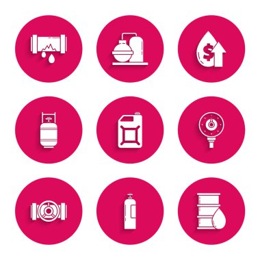 Benzin, sanayi silindir deposu, fıçı yağı, motor göstergesi, endüstriyel metalik borular ve valf, propan, petrol fiyatlarında artış ve sızıntı yapan su ikonu ile kırılmış. Vektör