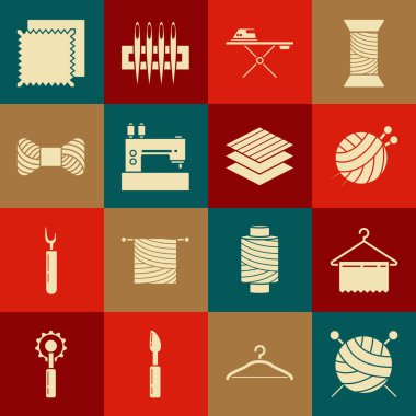 Örgü iğneli iplik topu, askı dolabı, elektrikli ütü ve ütü masası dikiş makinesi, iplik makarası, kumaş rulo ve ikon. Vektör