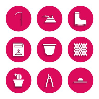 Çiçek saksısı, bahçe makası, işçi şapkası, çit ahşabı, kaktüs sulu, bir paket özel bitki tohumu, su geçirmez lastik bot ve tırpan ikonu. Vektör