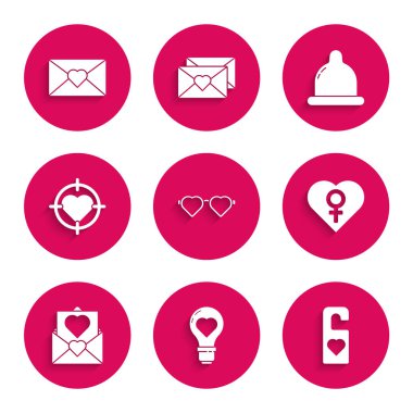 Kalp şeklindeki aşk gözlüklerini ayarlayın, ampulle, lütfen kalp, kadın cinsiyeti, Zarf Sevgililer Günü, hedef dartların merkezi, prezervatif ve ikon ile rahatsız etmeyin. Vektör