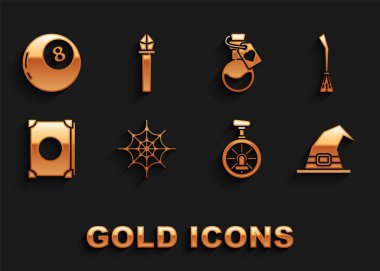 Set Örümcek Ağı, Cadılar Süpürgesi, Şapka, Tekerlekli Bisiklet veya Tekerlekli Bisiklet, Eski Sihirli Kitap, Aşk İksiri Şişesi, Sihirli Kehanetler Topağı ve Personel Simgesi. Vektör