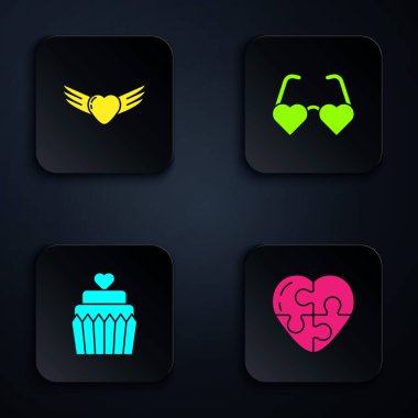 Set Heart, kanatlı, düğün pastası yürekli ve aşk gözlüklü. Siyah kare düğme. Vektör