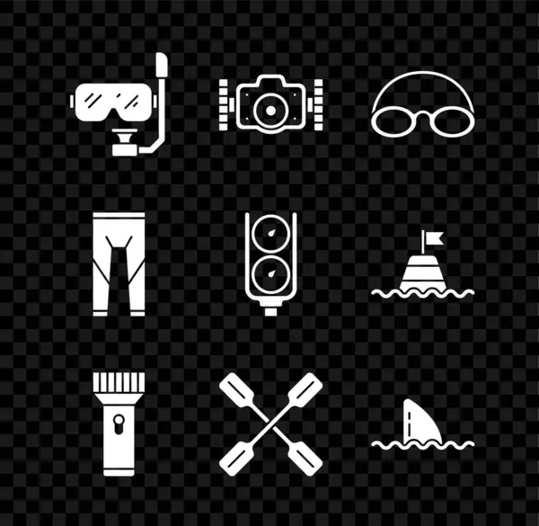 Dalış maskesi ve şnorkel, fotoğraf makinesi, gözlük kapağı, fener, yüzgeç, köpekbalığı yüzgeci okyanus dalgası, dalgıç giysisi ve ölçü simgesi. Vektör — Stok Vektör
