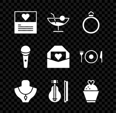 Tebrik kartı, Kokteyl, Elmas nişan yüzüğü, Kolye mankeni, Keman, Kalpli düğün pastası, Mikrofon ve Sevgililer Günü ikonu. Vektör