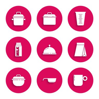 Tepsi dolusu yiyecek, kızartma tavası, kahve fincanı, kahve çekirdekleri, pişirme kabı, süt paketi, ölçüm ve ikon ile kaplanmış. Vektör