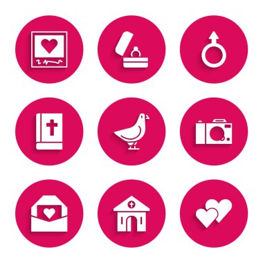 Sevgililer Günü Kalpli Fotoğraf Kamerası Zarfı 'nı Dove Kilisesi' ne ayarla. Kutsal İncil kitabı Erkek Cinsiyet Sembolü, çerçeveler ve kalpler simgesi. Vektör.