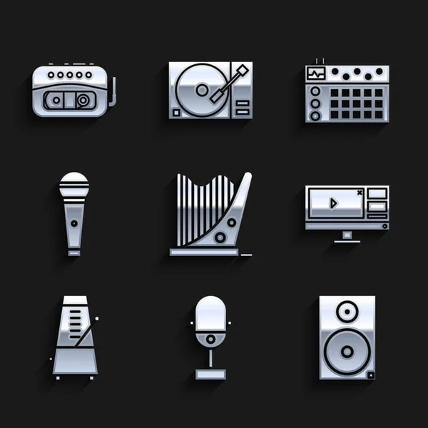 Conjunto de arpa, micrófono, altavoz estéreo, grabadora de vídeo o monitor de software editor, metrónomo con péndulo en movimiento, máquina de tambor y el icono del reproductor de cinta de música. Vector — Vector de stock