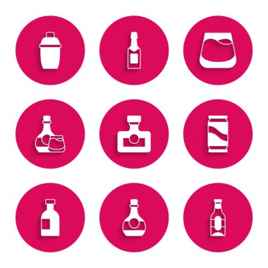 Alkol içeceği, rom, konyak veya brendi, bira şişesi, kutu, cam votka, viski bardağı, viski ve kokteyl ikonu. Vektör