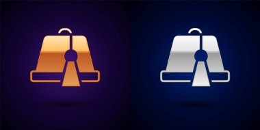 Siyah arkaplanda altın ve gümüş Türk şapka ikonu var. Vektör