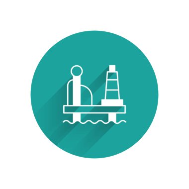 Deniz ikonundaki beyaz petrol platformu uzun gölgeli arka planda izole edilmiş. Denizde sondaj kulesi. Petrol platformu, doğalgaz, deniz aşırı sanayi. Yeşil daire düğmesi. Vektör