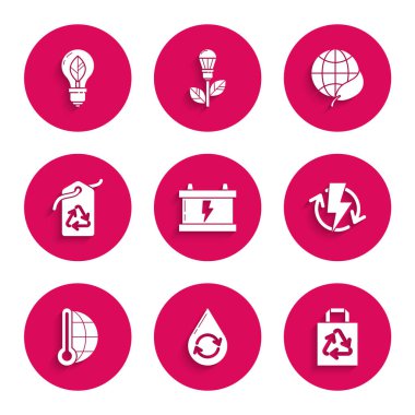 Araba aküsünü, geri dönüşüm temiz su torbasını, geri dönüşüm, şarj, meteoroloji termometresi, etiket sembolü, dünya küresi ve yaprak ve ampul ikonlu kağıt alışveriş torbasını ayarlayın. Vektör