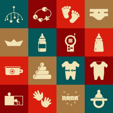 Bebek emziği, giysi, şişe, ayak izi katlanmış kağıt bot, beşikte asılı oyuncaklar ve telsiz ikonunu ayarla. Vektör