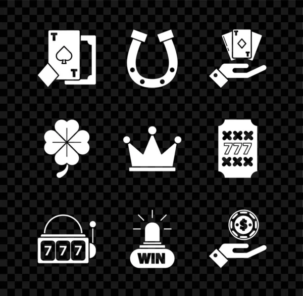 Σετ Παίζοντας κάρτα με μπαστούνια, Πέταλο, χέρι που κατέχουν κατάστρωμα των καρτών που παίζουν, Κουλοχέρη τυχερό τζάκποτ επτά s, νίκη καζίνο, μάρκες καζίνο, τετράφυλλο τριφύλλι και το εικονίδιο Crown. Διάνυσμα — Διανυσματικό Αρχείο
