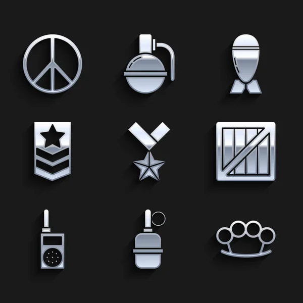 군사적 보상 메달, 핸드 수류탄, 브라스 너클, 탄약 상자, 워키토키,체 브론, 항공 폭탄 및 평화의 아이콘을 설정 합니다. Vector — 스톡 벡터